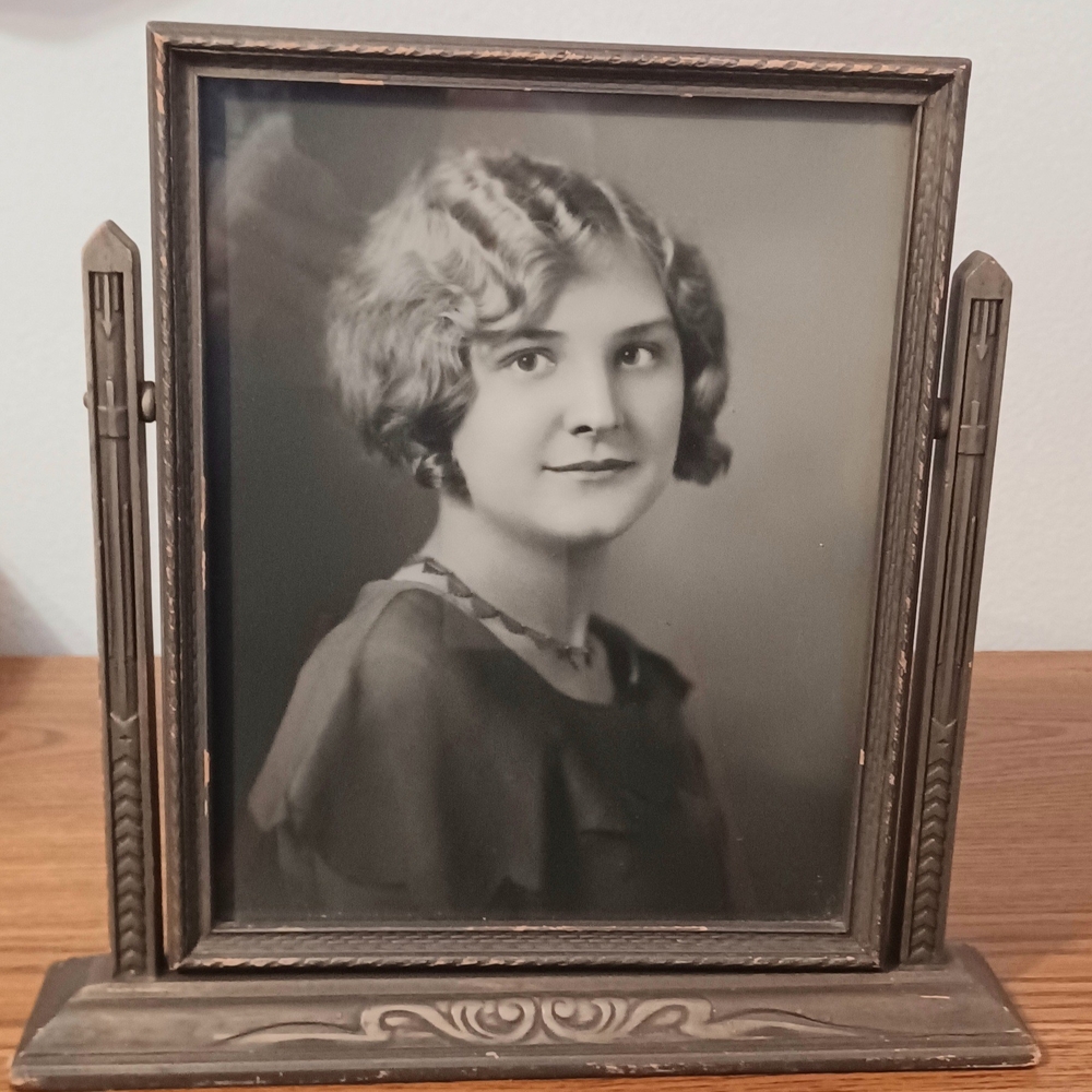 Baker Art Gallery 20s Swing Frame 11.5 In.